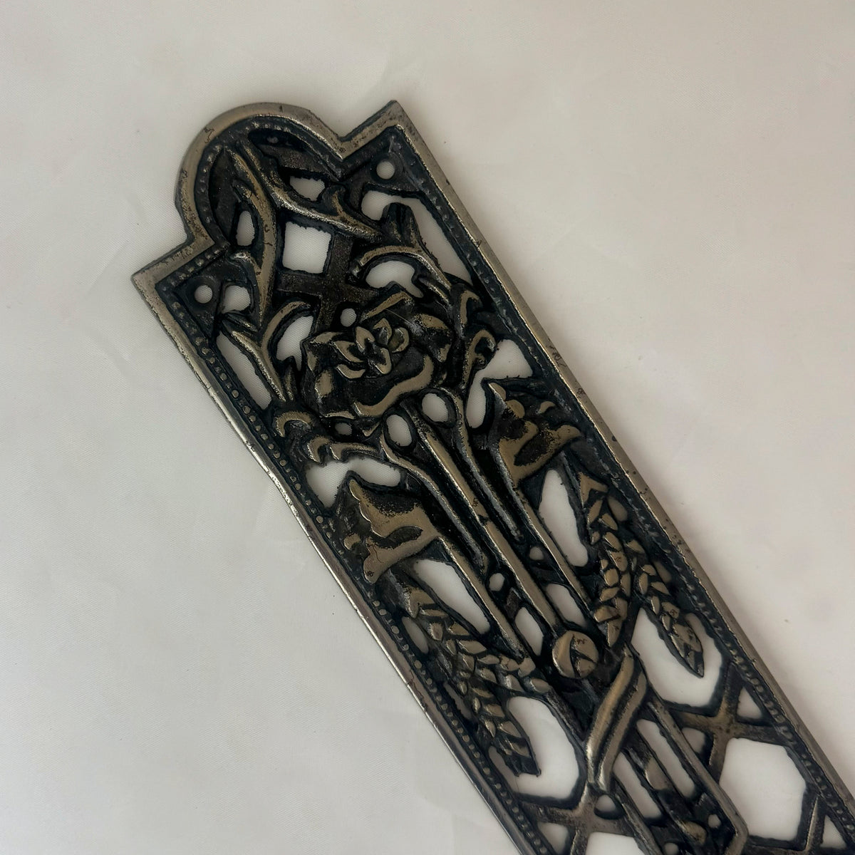 Reclaimed Cast Iron Primrose Finger Plates - 6 Pairs Available | The Architectural Forum