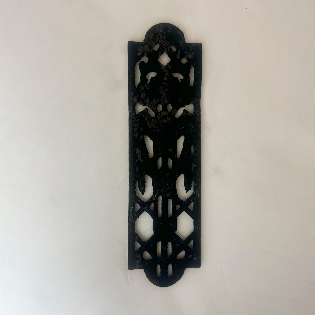 Reclaimed Cast Iron Primrose Finger Plates - 6 Pairs Available | The Architectural Forum