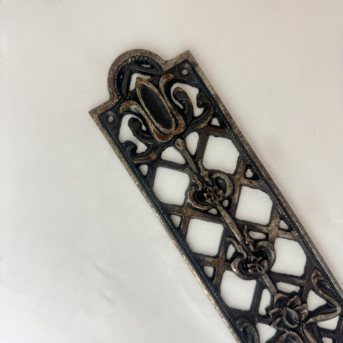 Reclaimed Cast Iron Tulip Finger Plates - 8 Pairs Available | The Architectural Forum