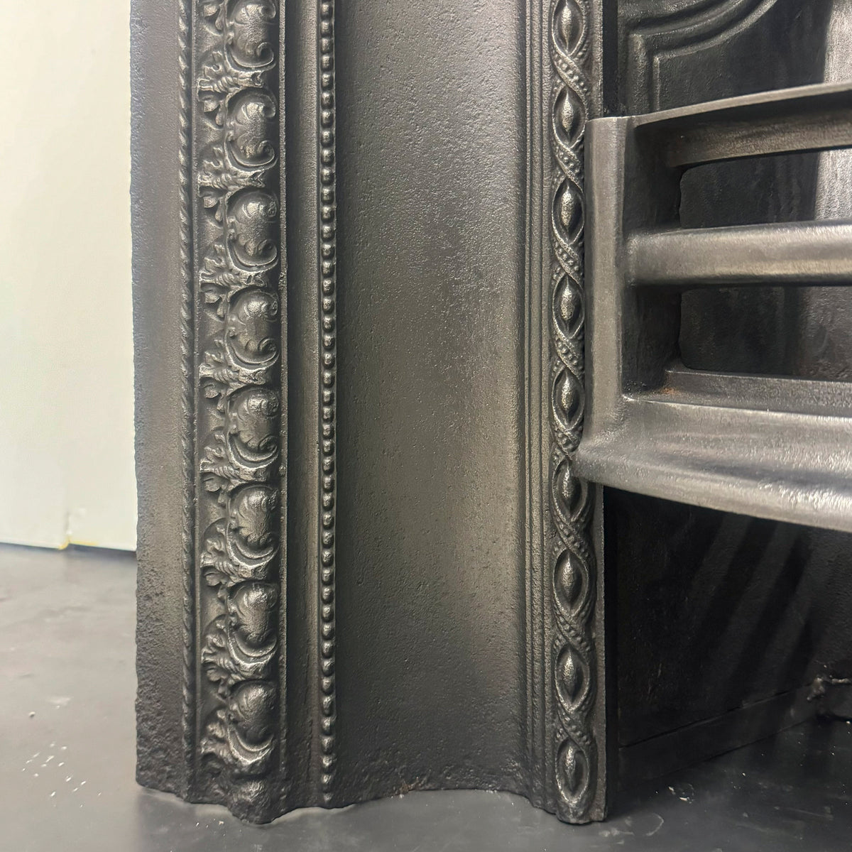 Antique Cast Iron Victorian Fireplace Insert | The Architectural Forum